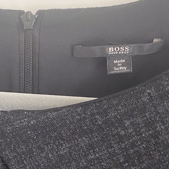 HUGO BOSS a classic off-black knit dress - Picture 3 of 7